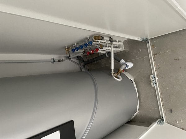 Chauffe-eau raccordé aux nourrices eau chaude et eau froide